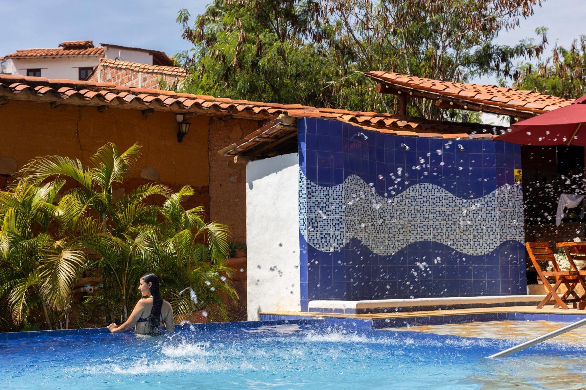 בריצ'ארה Hotel Hicasua Y Centro De Convenciones מראה חיצוני תמונה